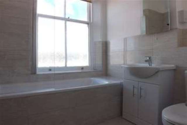  Image of Flat to rent at Teddington, TW11 8UB
