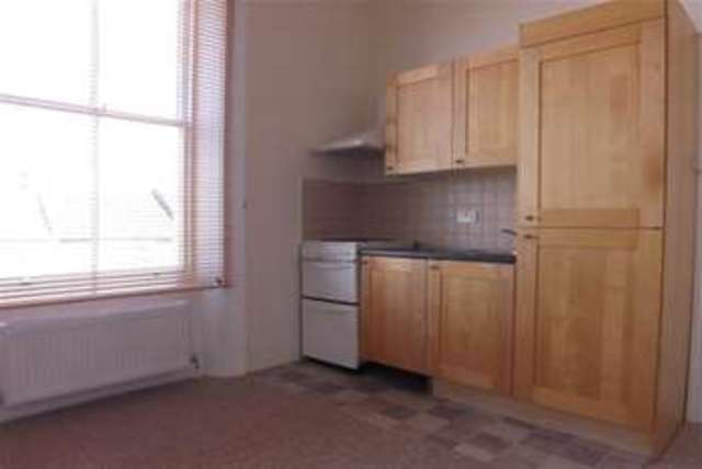  Image of Flat to rent at Teddington, TW11 8UB