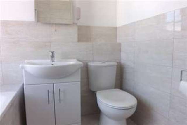  Image of Flat to rent at Teddington, TW11 8UB
