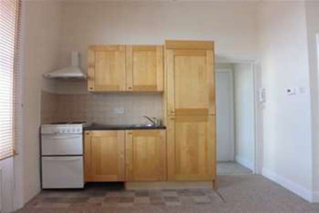  Image of Flat to rent at Teddington, TW11 8UB