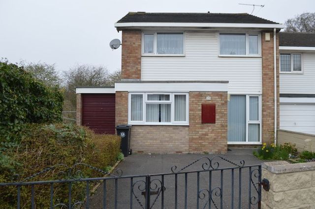  Image of 4 Bedroom Terraced for sale at Thatchers Close  Bristol, BS5 8NJ