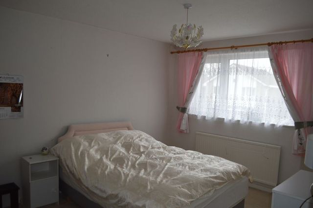  Image of 4 Bedroom Terraced for sale at Thatchers Close  Bristol, BS5 8NJ