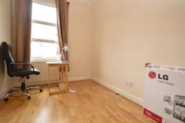  Image of 2 Bedroom Apartment to rent at East Putney, SW15 2RX