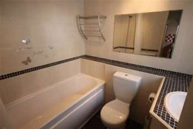 Image of 2 Bedroom Property to rent at Newcastle Under Lyme, ST5 8AQ