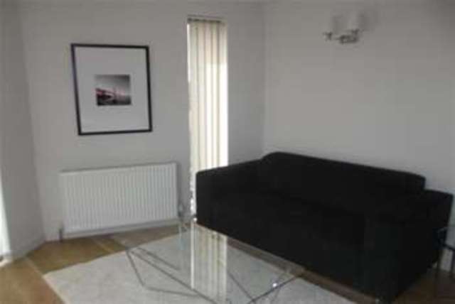  Image of 2 Bedroom Flat to rent at London, E16 2DB