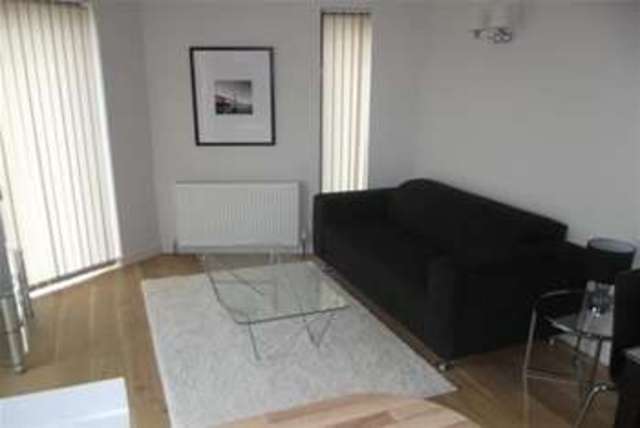  Image of 2 Bedroom Flat to rent at London, E16 2DB
