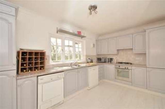  Image of 3 Bedroom Apartment for sale at Crockerhill Chichester Chichester, PO18 0LQ