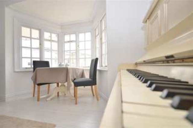  Image of 3 Bedroom Apartment for sale at Crockerhill Chichester Chichester, PO18 0LQ