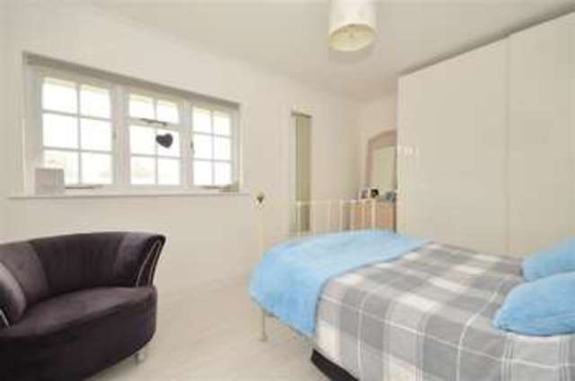  Image of 3 Bedroom Apartment for sale at Crockerhill Chichester Chichester, PO18 0LQ