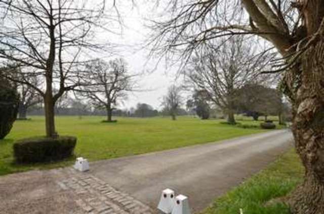  Image of 3 Bedroom Apartment for sale at Crockerhill Chichester Chichester, PO18 0LQ
