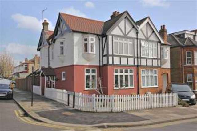  Image of 3 Bedroom Property for sale at Arlow Road Winchmore Hill Winchmore Hill, N21 3JS