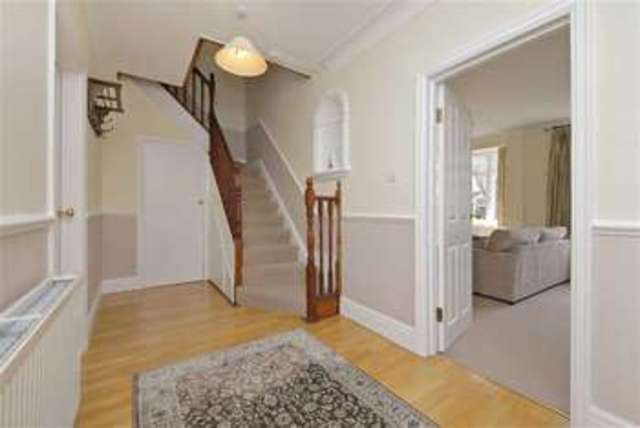  Image of 3 Bedroom Property for sale at Arlow Road Winchmore Hill Winchmore Hill, N21 3JS