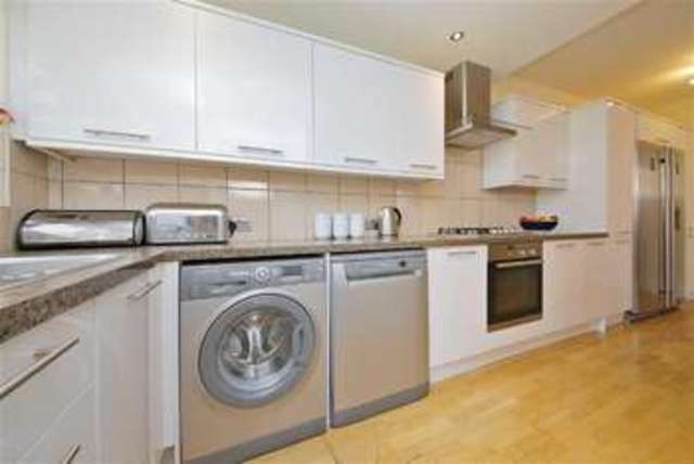  Image of 3 Bedroom Property for sale at Arlow Road Winchmore Hill Winchmore Hill, N21 3JS