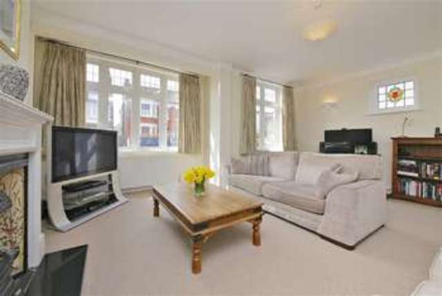  Image of 3 Bedroom Property for sale at Arlow Road Winchmore Hill Winchmore Hill, N21 3JS