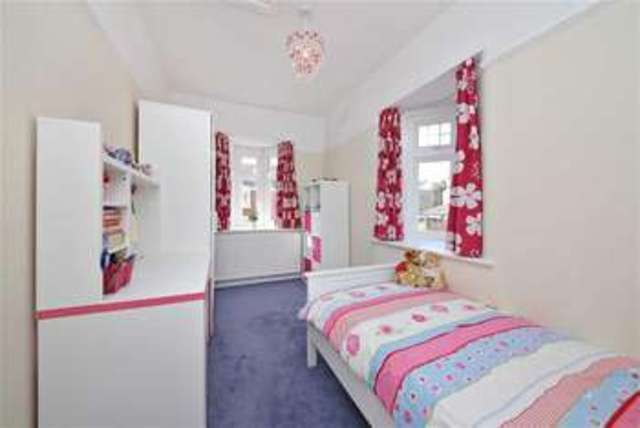  Image of 3 Bedroom Property for sale at Arlow Road Winchmore Hill Winchmore Hill, N21 3JS