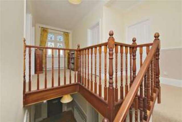  Image of 3 Bedroom Property for sale at Arlow Road Winchmore Hill Winchmore Hill, N21 3JS