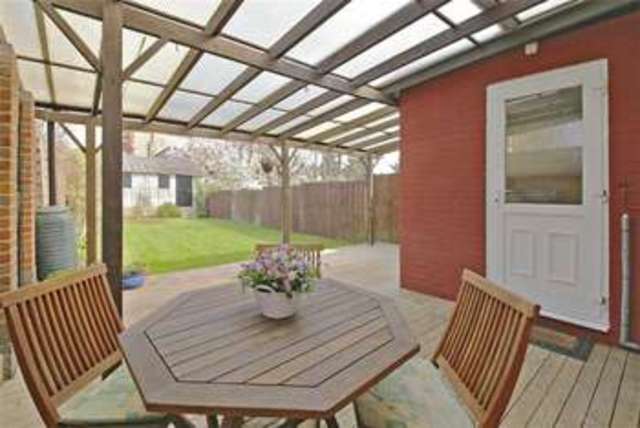  Image of 3 Bedroom Property for sale at Arlow Road Winchmore Hill Winchmore Hill, N21 3JS