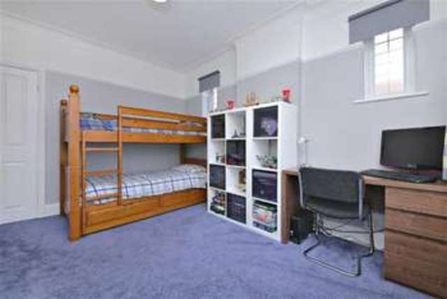  Image of 3 Bedroom Property for sale at Arlow Road Winchmore Hill Winchmore Hill, N21 3JS