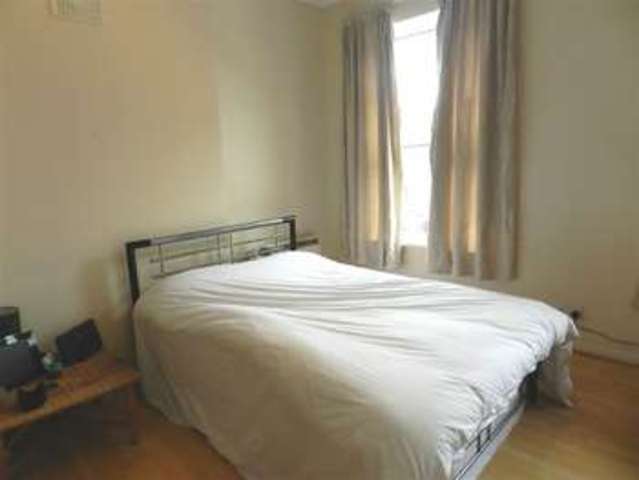  Image of 1 Bedroom Property to rent at Battersea Park Road Battersea Battersea, SW8 4BU