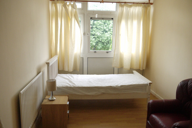  Image of 1 Bedroom Flat Share to rent at London, E1 2PL