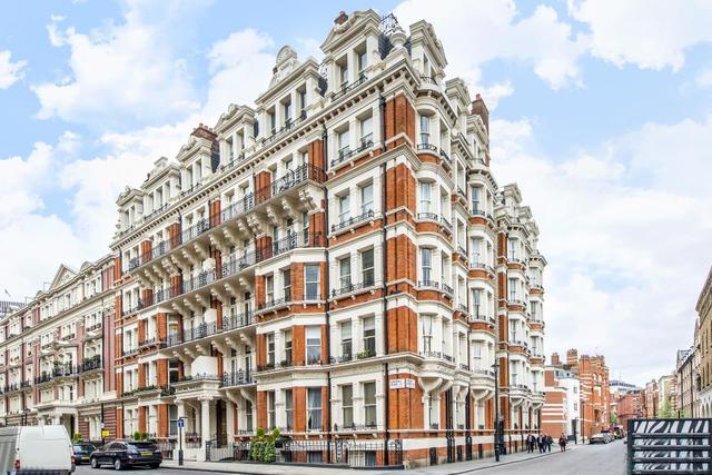  Image of 3 Bedroom Flat to rent at Cardinal Mansions  Carlisle Place, SW1P 1EY
