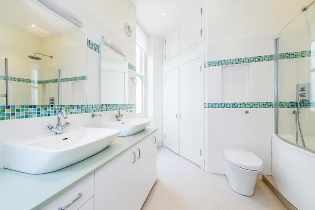  Image of 3 Bedroom Flat to rent at Cardinal Mansions  Carlisle Place, SW1P 1EY