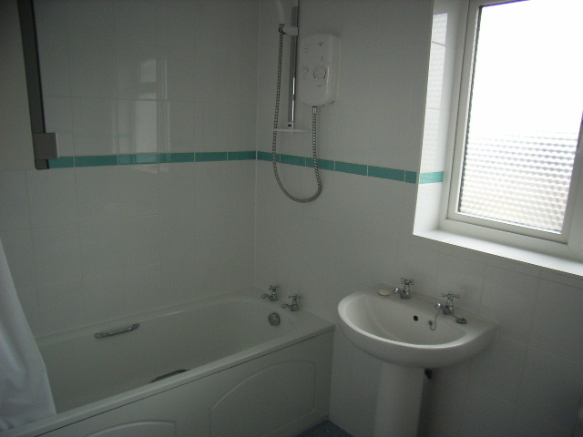  Image of 3 Bedroom Detached to rent at Worthing, BN13 2JA