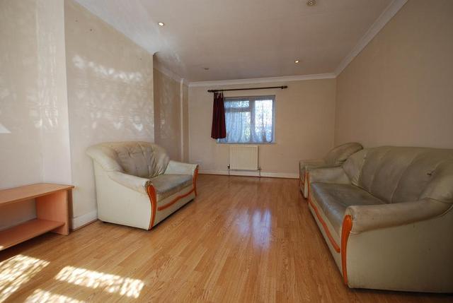  Image of 3 Bedroom Semi-Detached to rent at WEMBLEY, HA0 4DU