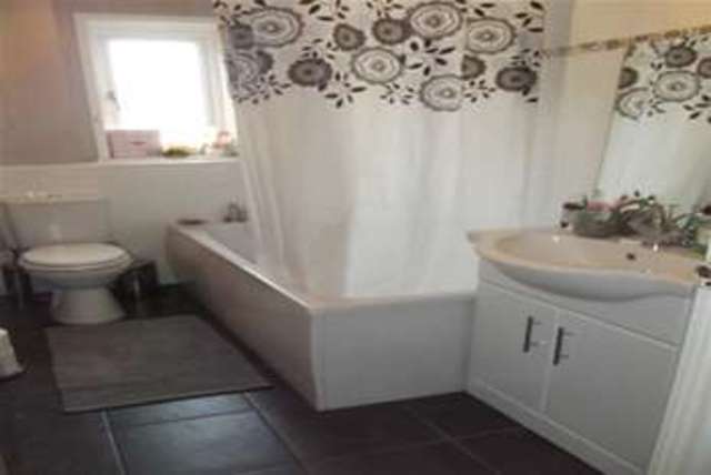  Image of 2 Bedroom Detached to rent at Glasgow, G40 2HB