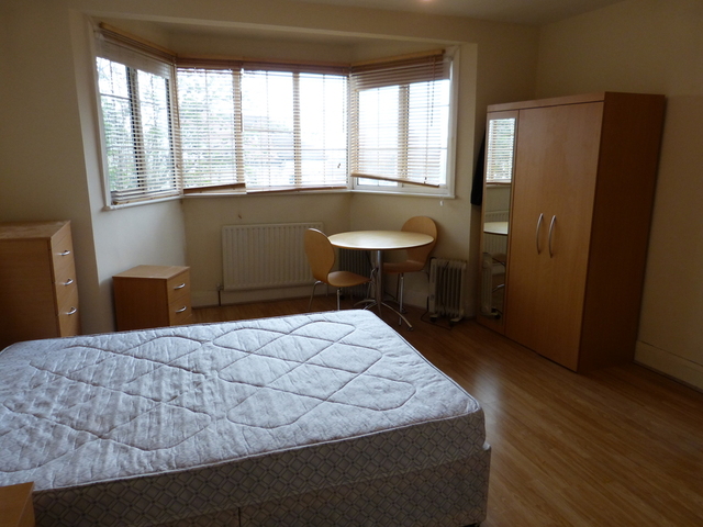  Image of Flat to rent at HENDON CENTRAL  Hendon, NW4 4RU