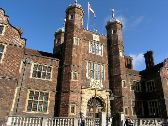  Image of Flat to rent at Guildford, GU1 4DB