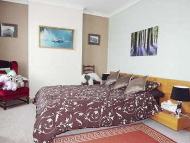  Image of 3 Bedroom Semi-Detached for sale at Surbiton Surrey Tolworth, KT6 7TX