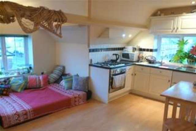  Image of 2 Bedroom Flat to rent at Exmouth, EX8 1DL