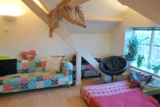  Image of 2 Bedroom Flat to rent at Exmouth, EX8 1DL