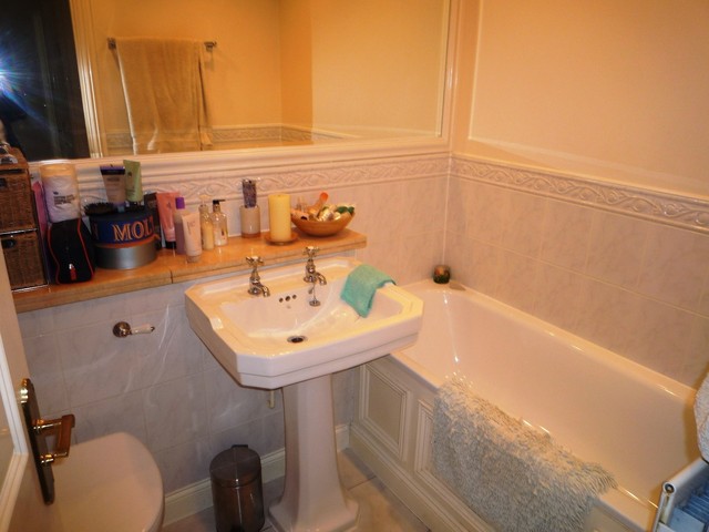  Image of 1 Bedroom Flat to rent at Chadwick Place  Surbiton, KT6 5RA