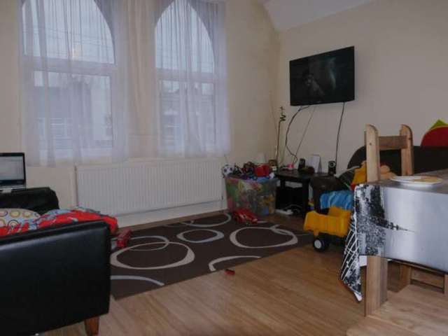  Image of 1 Bedroom Flat to rent at Gurney Road, First Floor Flat Stratford London, E15 1SL
