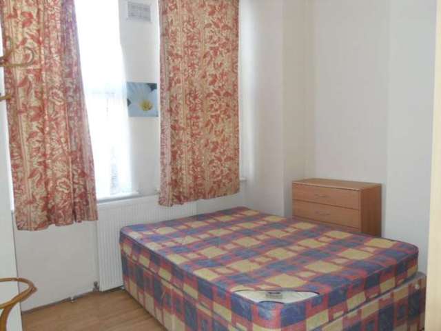  Image of 1 Bedroom Flat to rent at Gurney Road, First Floor Flat Stratford London, E15 1SL