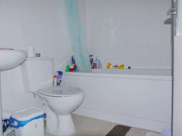  Image of 1 Bedroom Flat to rent at Gurney Road, First Floor Flat Stratford London, E15 1SL