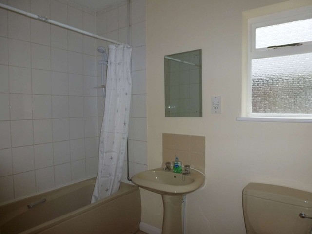  Image of 1 Bedroom Flat to rent at Southsea, PO4 9DD