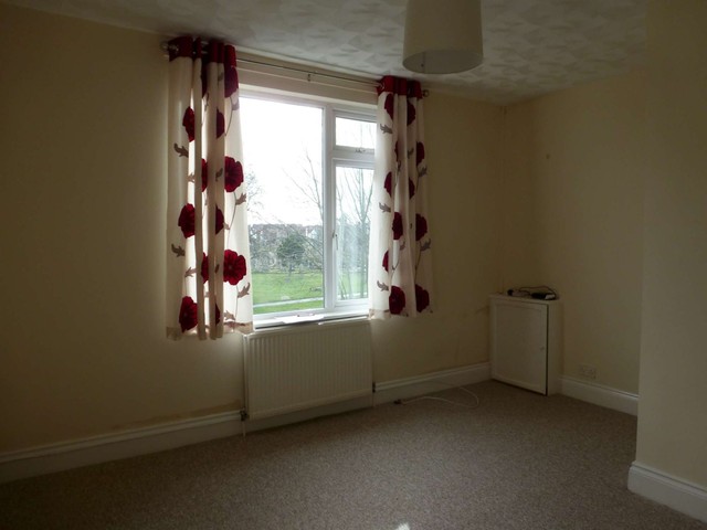 Image of 1 Bedroom Flat to rent at Southsea, PO4 9DD