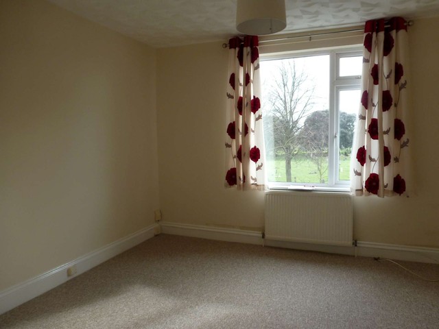  Image of 1 Bedroom Flat to rent at Southsea, PO4 9DD