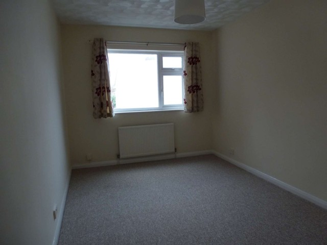  Image of 1 Bedroom Flat to rent at Southsea, PO4 9DD
