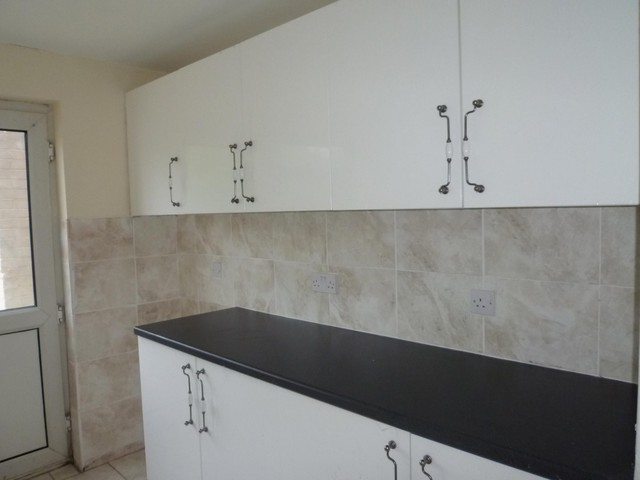  Image of 3 Bedroom Detached to rent at Portsmouth, PO6 4LG
