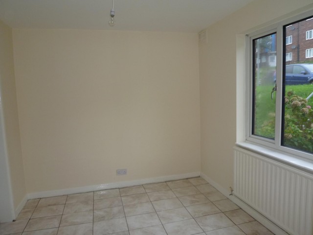  Image of 3 Bedroom Detached to rent at Portsmouth, PO6 4LG