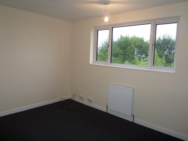  Image of 3 Bedroom Detached to rent at Portsmouth, PO6 4LG