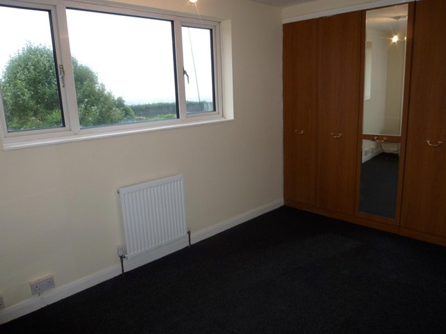  Image of 3 Bedroom Detached to rent at Portsmouth, PO6 4LG