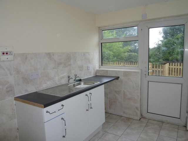  Image of 3 Bedroom Detached to rent at Portsmouth, PO6 4LG