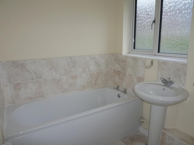  Image of 3 Bedroom Detached to rent at Portsmouth, PO6 4LG