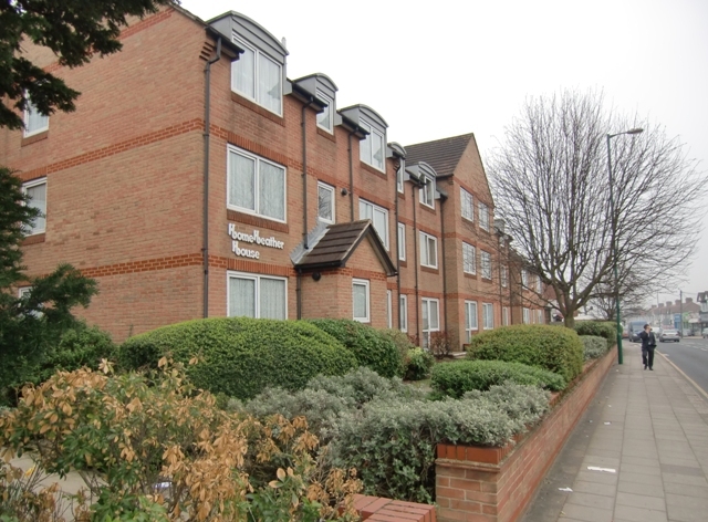  Image of 1 Bedroom Apartment to rent at Homeheather House 128 Beehive Lane Ilford, IG4 5EF
