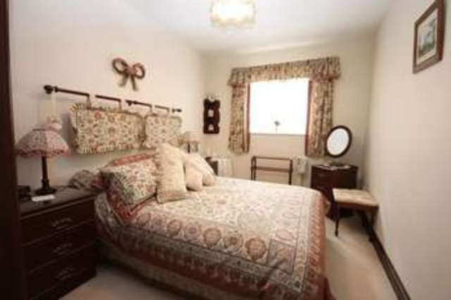  Image of 3 Bedroom Detached for sale at Park Close Kirtlington Kirtlington, OX5 3HR